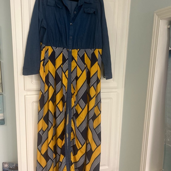 Dresses & Skirts - Women’s Blue and Yellow pattern Maxi Dress Size XL